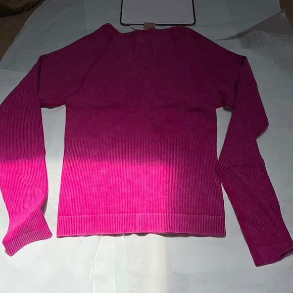 (M) Victoria’s Secret Seamless Active Top PINK COLLECTION - Picture 3 of 13